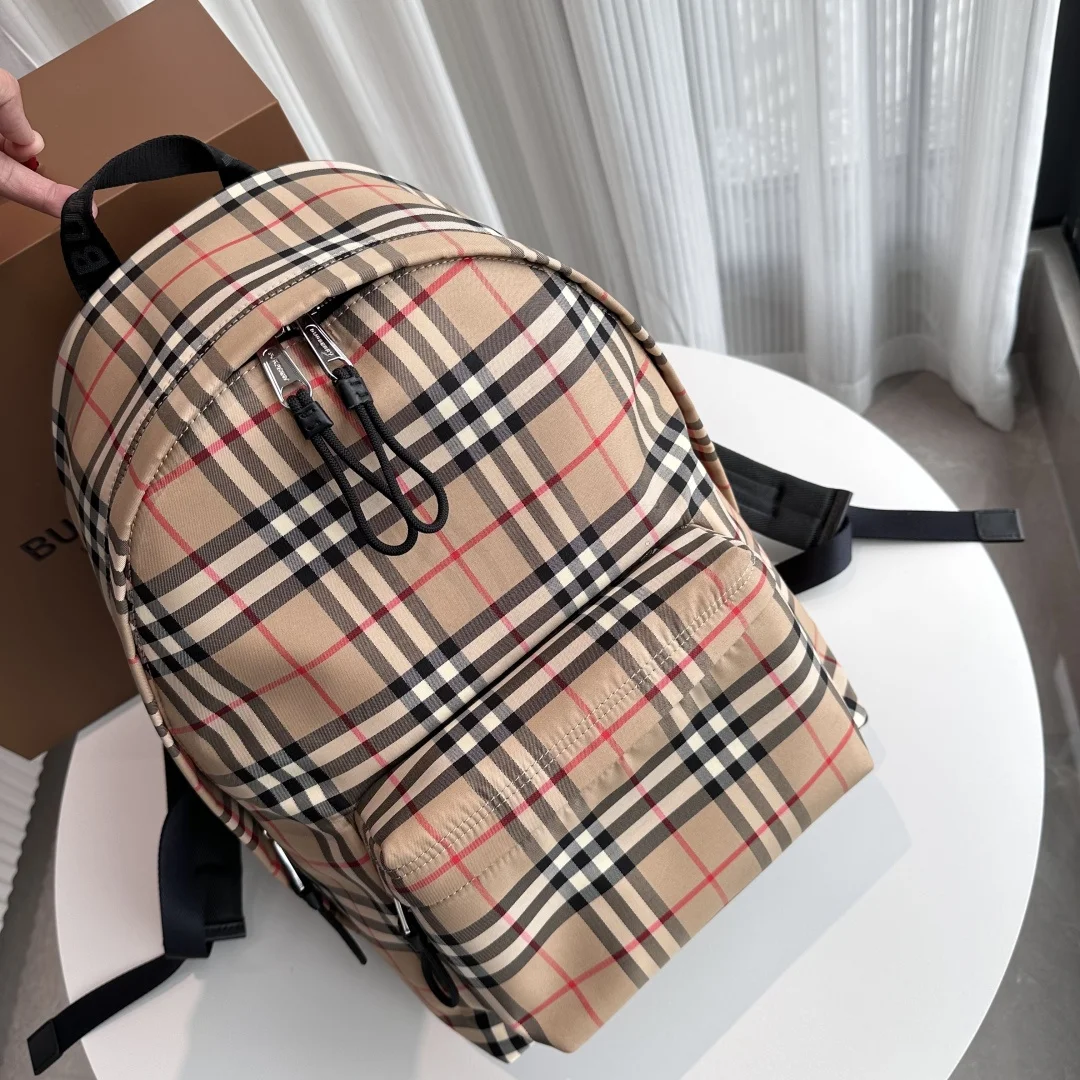 B家尼龙双肩包 装饰 Vintage 复古格纹 搭配平滑皮革边饰 肩背带饰有 Burberry 字母提花精纺徽标 30.5 x 14.5 x 42.5cm型号1091