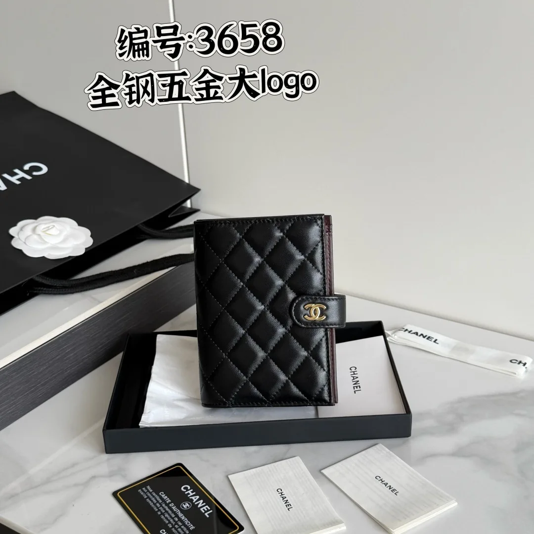 26S-新品 CHANEL 多功能护照夹小羊皮 制作 大logo五金 全钢这款设计以后也可能进入经典系列钱包 护照本 二合一产品款号 AP3658原单品质 细节美到淋漓尽致 尺寸15*10*3cm