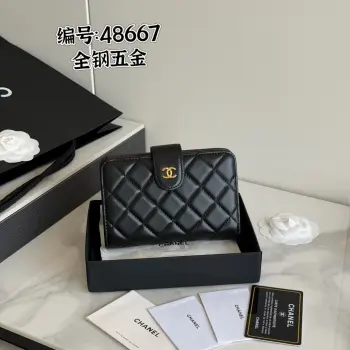 chanel -经典中号双层钱包到货 —全钢五金麦 - 顶级原单top 进口小羊皮的菱格纹路 非常耐看 亮金五金非常时髦  10个卡位 非常高级 专柜断货王 可放信用卡硬币 百元大钞 开合按扣编号 A48667 尺下:w15×h10×d2.5cm
