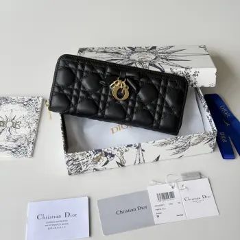 Dior 2026新品上架了 蝴蝶结尺寸 19*10.5*2.5编号 S0 小羊皮制作Dior同步最新款出货 新logo搭配蝴蝶结采用头层小羊皮 做工精致 超多卡位 质量 手感舒适饱满 低调内涵 