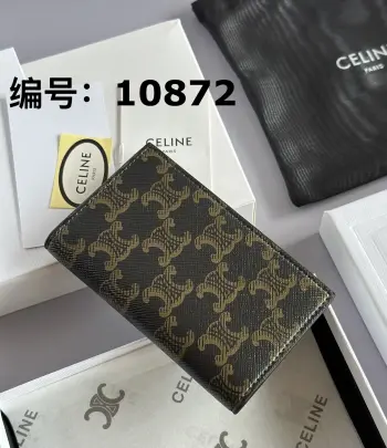 TRIOMPHE标志印花竖款卡包编号:10872 黑色/老花TRIOMPHE印花面料衬里 牛皮革/织物4个卡槽3个扁平口袋1个外侧平口袋尺寸:w7.5xh12xd1cm