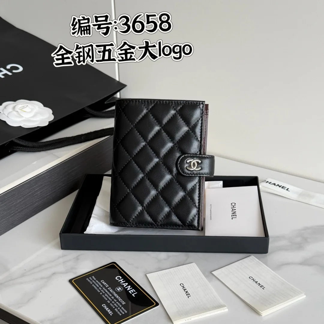 26S-新品 CHANEL 多功能护照夹小羊皮 制作 大logo五金 全钢这款设计以后也可能进入经典系列钱包 护照本 二合一产品款号 AP3658原单品质 细节美到淋漓尽致 尺寸15*10*3cm 