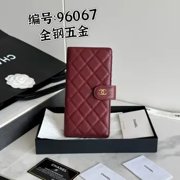 26s新品 小香长夹卡包系列鱼子酱进口牛皮制作 全钢五金絎縫配以標志性金屬標志金色調金屬五金 专用意大利进口皮6个卡槽 3个贴袋隔层1个拉链隔层可放钞票编号:96067 尺寸:w10×h19d2cm