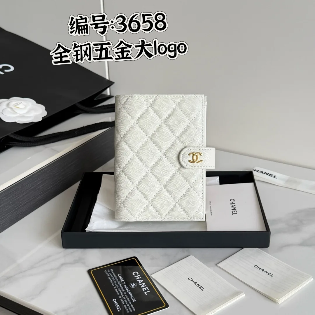 26S-新品 CHANEL 多功能护照夹鱼子酱牛皮制作 大logo五金 全钢这款设计以后也可能进入经典系列钱包 护照本 二合一产品款号 AP3658原单品质 细节美到淋漓尽致 尺寸15*10*3cm