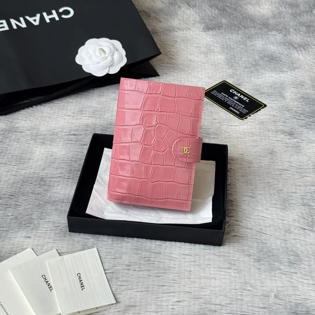 26s 护照夹鳄鱼纹 小众复古鳄鱼纹 暖金点缀清冷雅致鳄鱼护照夹 钱夹 小众不撞款 日常通勤 出游收纳证件 二合一 搭配金件 自带复古氛围感尺寸 14x10.5x2cm编号 5193