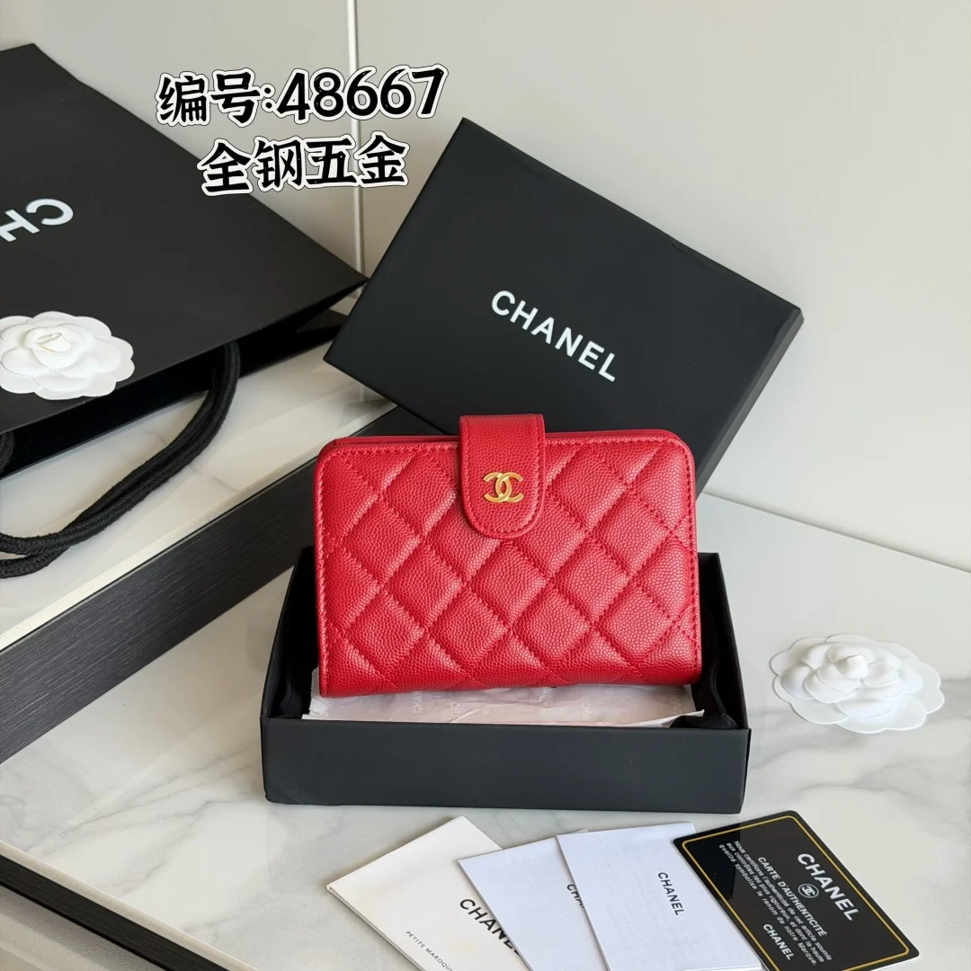 chanel -经典中号双层钱包到货 —全钢五金麦 - 顶级原单top 进口鱼子酱小牛皮的菱格纹路 非常耐看 亮金五金非常时髦  10个卡位 非常高级 专柜断货王 可放信用卡硬币 百元大钞 开合按扣编号 A48667 尺下:w15×h10×d2.5cm