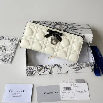 Dior 2026新品上架了 蝴蝶结尺寸 19*10.5*2.5编号 S0 小羊皮制作Dior同步最新款出货 新logo搭配蝴蝶结采用头层小羊皮 做工精致 超多卡位 质量 手感舒适饱满 低调内涵 
