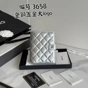 26S-新品 CHANEL 多功能护照夹小羊皮 制作 大logo五金 全钢这款设计以后也可能进入经典系列钱包 护照本 二合一产品款号 AP3658原单品质 细节美到淋漓尽致 尺寸15*10*3cm 