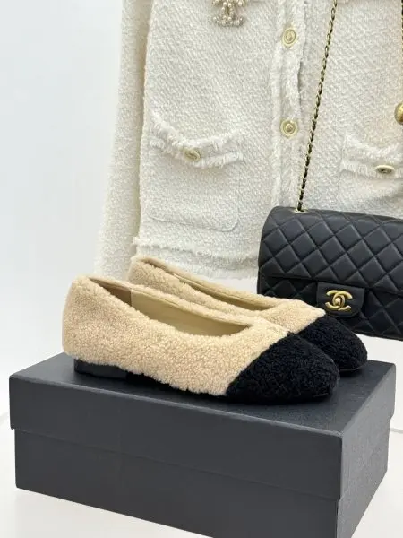 Chanel 26K New Double C Slip-On Color Block Flat Fur Shoes