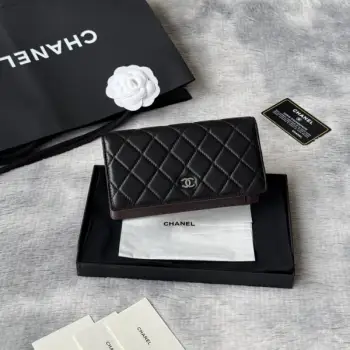 小香家 chanel 经典西装夹重磅到货最新小羊皮、球纹牛皮-鱼子酱牛皮质感，手感特别好！皮料五金，原单品质，信用卡位百元大钞 硬币口袋 支票jiay细节美到淋漓尽致！配全新全套！ 款号：AP0223-Ａ80285 尺寸10×19.5×2.5 cm
