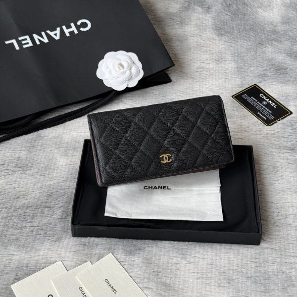 小香家 chanel 经典西装夹重磅到货最新小羊皮、球纹牛皮质感，手感特别好！皮料五金，原单品质，信用卡位百元大钞 硬币口袋 支票jiay细节美到淋漓尽致！配全新全套！ 款号：AP0223-Ａ80285 尺寸10×19.5×2.5 cm