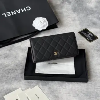 小香家 chanel 经典西装夹重磅到货最新小羊皮、球纹牛皮质感，手感特别好！皮料五金，原单品质，信用卡位百元大钞 硬币口袋 支票jiay细节美到淋漓尽致！配全新全套！ 款号：AP0223-Ａ80285 尺寸10×19.5×2.5 cm