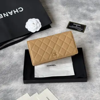 小香家 chanel 经典西装夹重磅到货最新小羊皮、球纹牛皮-鱼子酱牛皮质感，手感特别好！皮料五金，原单品质，信用卡位百元大钞 硬币口袋 支票jiay细节美到淋漓尽致！配全新全套！ 款号：AP0223-Ａ80285 尺寸10×19.5×2.5 cm