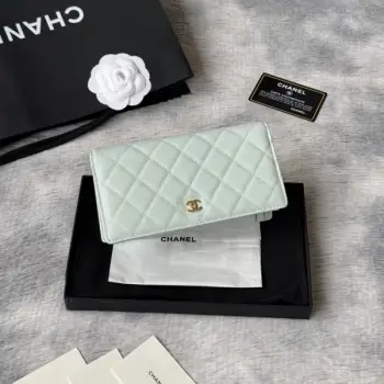 小香家 chanel 经典西装夹重磅到货最新小羊皮、球纹牛皮-鱼子酱牛皮质感，手感特别好！皮料五金，原单品质，信用卡位百元大钞 硬币口袋 支票jiay细节美到淋漓尽致！配全新全套！ 款号：AP0223-Ａ80285 尺寸10×19.5×2.5 cm
