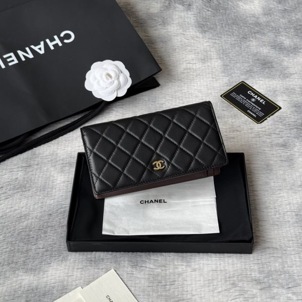 小香家 chanel 经典西装夹重磅到货最新小羊皮、球纹牛皮-鱼子酱牛皮质感，手感特别好！皮料五金，原单品质，信用卡位百元大钞 硬币口袋 支票jiay细节美到淋漓尽致！配全新全套！ 款号：AP0223-Ａ80285 尺寸10×19.5×2.5 cm