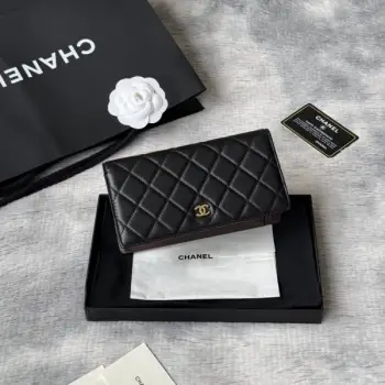 小香家 chanel 经典西装夹重磅到货最新小羊皮、球纹牛皮-鱼子酱牛皮质感，手感特别好！皮料五金，原单品质，信用卡位百元大钞 硬币口袋 支票jiay细节美到淋漓尽致！配全新全套！ 款号：AP0223-Ａ80285 尺寸10×19.5×2.5 cm