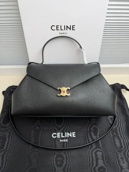 CELINE 26冬季FLAIR BAGCELINE FW26新品 大号粒面Flair Bag慵懒感托特经典凯旋门旋钮扣,包造型容量满满双肩带配置:短手提柄+单肩肩带尺寸:34-17-13型号: L10AT5