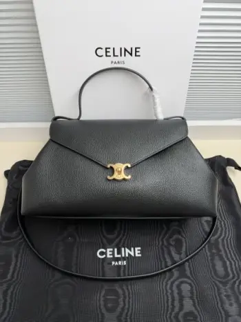 CELINE 26冬季FLAIR BAGCELINE FW26新品 大号粒面Flair Bag慵懒感托特经典凯旋门旋钮扣,包造型容量满满双肩带配置:短手提柄+单肩肩带尺寸:34-17-13型号: L10AT5